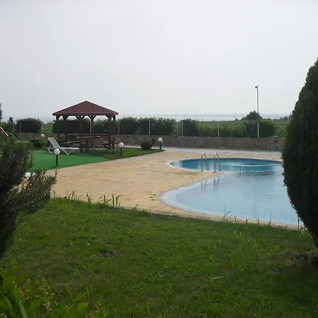 Апартхотел Rutland Beach Равда