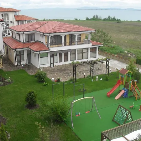 Rutland Beach Апартхотел 3*